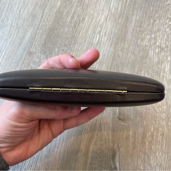 MICHAEL KORS Glasses Case and Cleaning Cloth - Picture 5 of 10